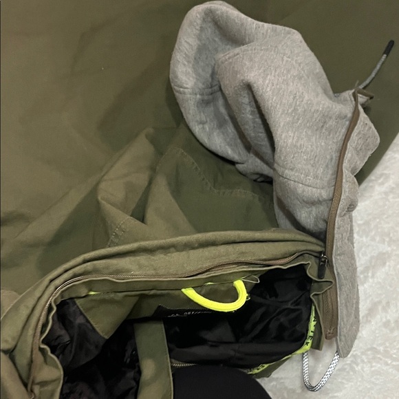 💁♂️Men's Olive Green Hooded Jacket Level 1 with different countries flags on it - Picture 9 of 9